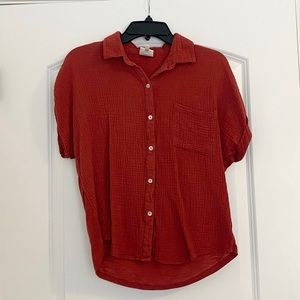 Red Short Sleeve Button-Down Top Size Medium